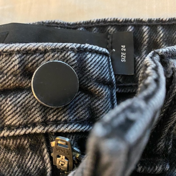 ALEXANDER WANG Bite Distressed Denim Shorts (10) - Picture 5 of 8